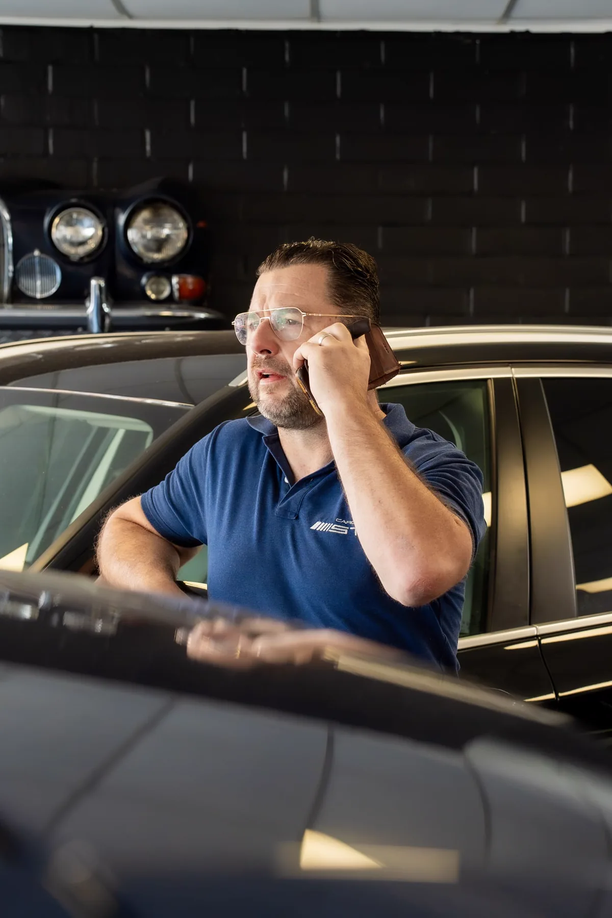 Steve Vanwalleghem van Carcenter STV in de showroom — persoonlijk contact in Menen