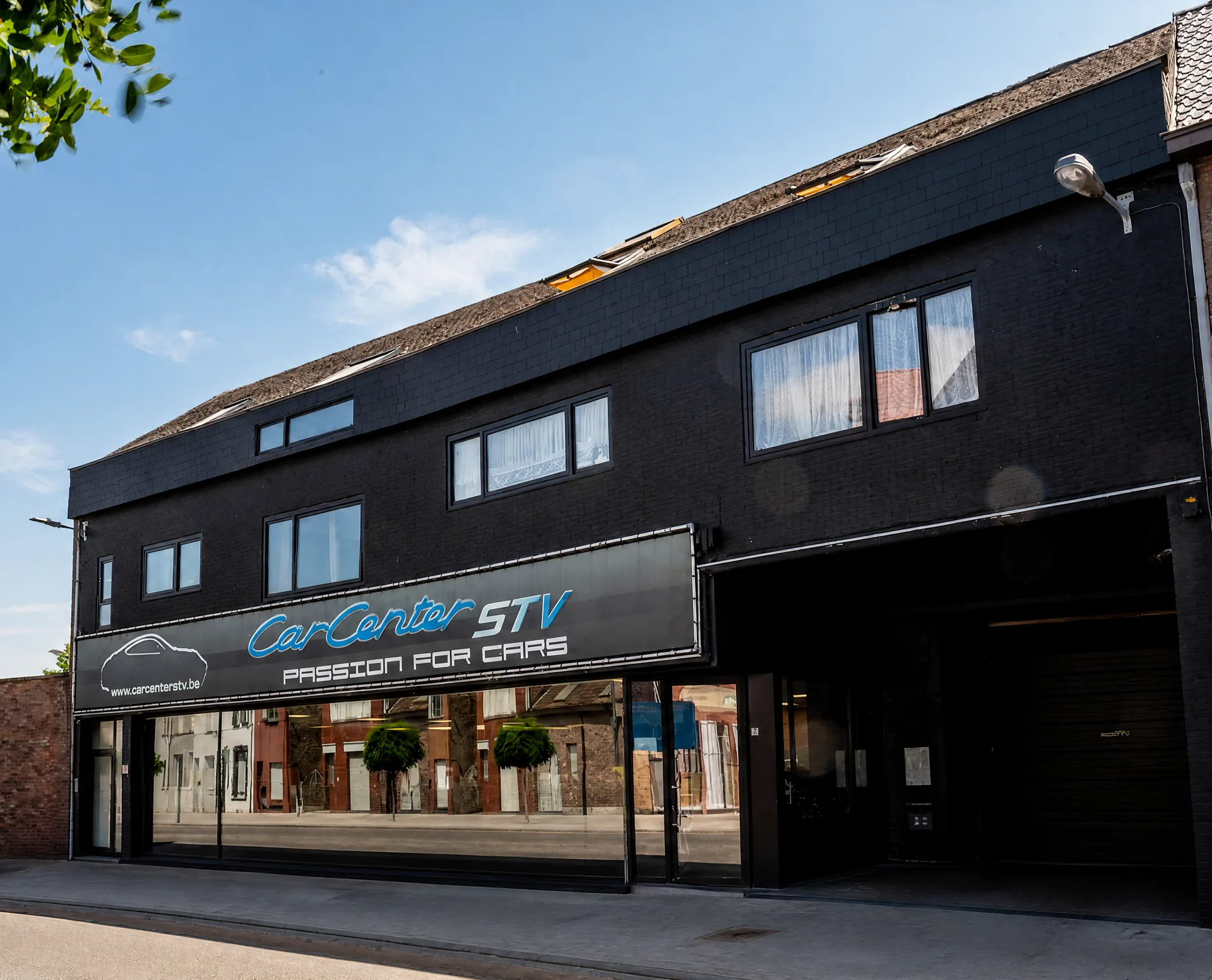 Carcenter STV: Passion for Cars Gevel van Carcenter STV in Menen met het logo Passion for Cars